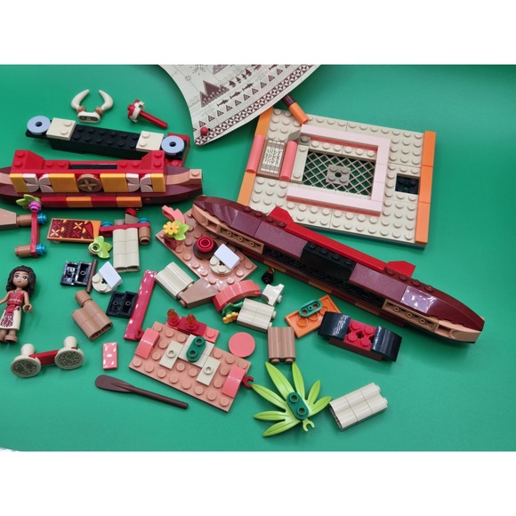 LEGO Disney: Moana's Wayfinding Boat (43210) /w Figs - No Manual - Picture 4 of 5
